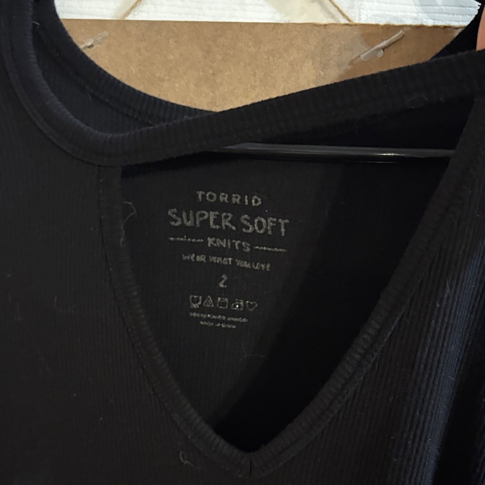 Torrid Black V-Neck Tunic - Picture 3 of 3